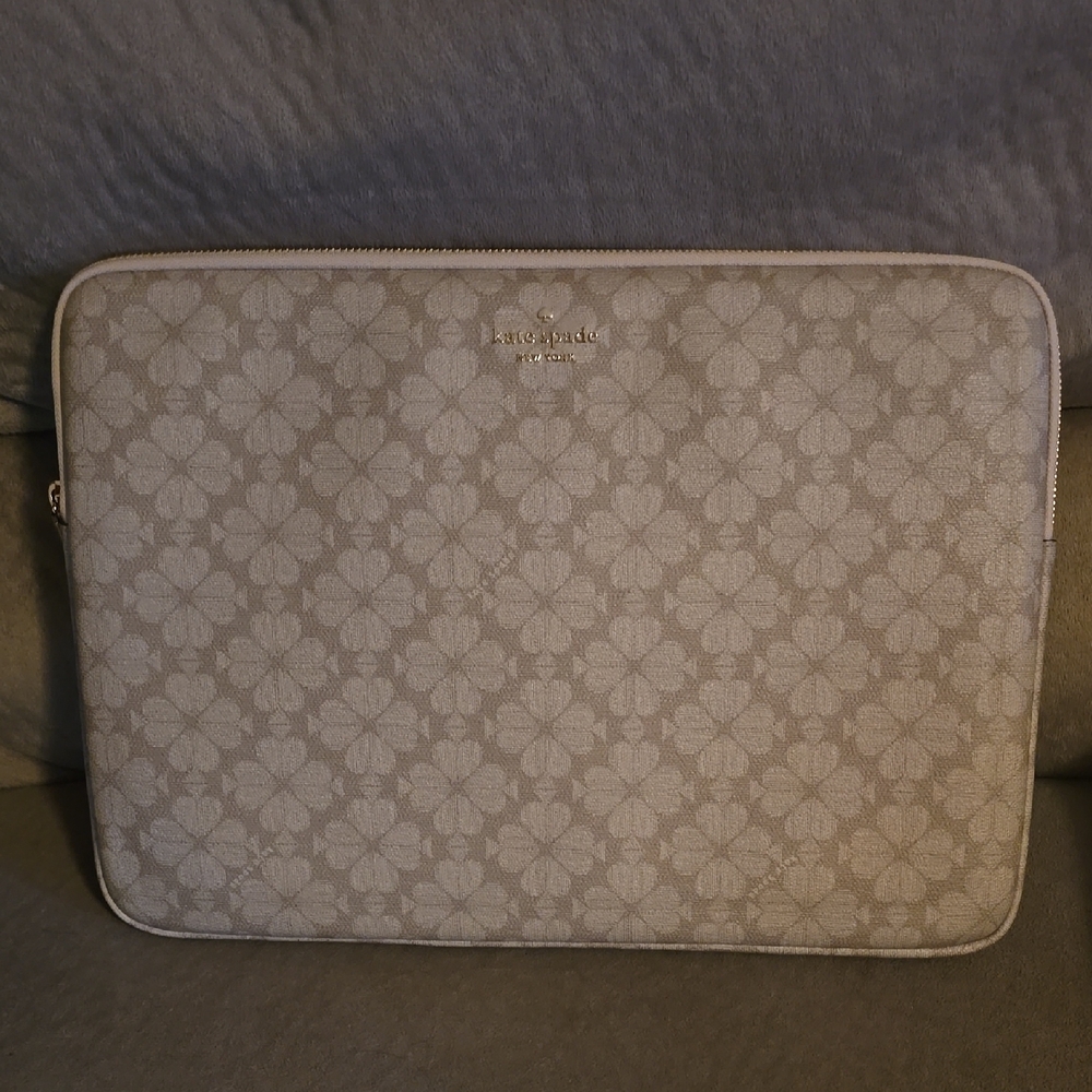 Kate Spade Beige Heart Pattern Pouch